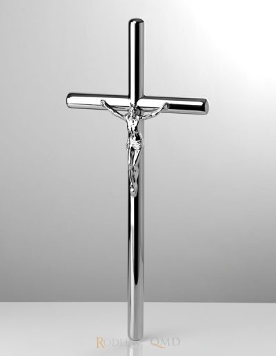 krzyż stojący na pomniku granitowym